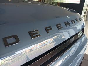 Land Rover Defender 110 D350 X-Dynamic HSE - Image 12