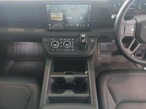 Land Rover Defender 110 D350 X-Dynamic HSE - Image 6
