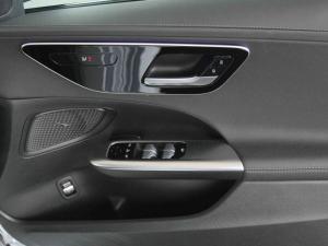 Mercedes-Benz C-Class C200 Avantgarde - Image 13