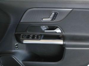 Mercedes-Benz GLA GLA200 - Image 13