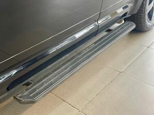 Land Rover Defender 110 D300 X-Dynamic HSE - Image 8