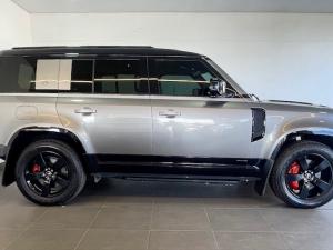 Land Rover Defender 110 D300 X - Image 4