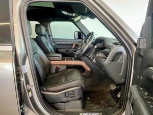 Land Rover Defender 110 D300 X - Image 5