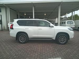 Toyota Land Cruiser Prado 4.0 VX-L - Image 3