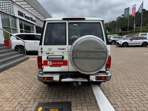 Toyota Land Cruiser 76 4.5D-4D V8 station wagon LX - Image 5