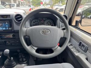 Toyota Land Cruiser 76 4.5D-4D V8 station wagon LX - Image 8