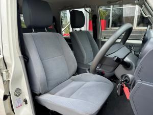 Toyota Land Cruiser 76 4.5D-4D V8 station wagon LX - Image 12