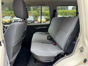Toyota Land Cruiser 76 4.5D-4D V8 station wagon LX - Image 13