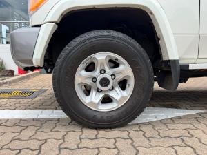 Toyota Land Cruiser 76 4.5D-4D V8 station wagon LX - Image 14
