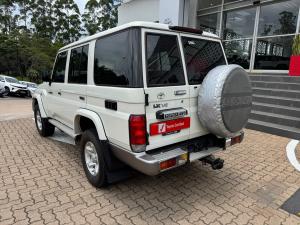 Toyota Land Cruiser 76 4.5D-4D V8 station wagon LX - Image 16