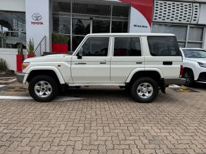 Toyota Land Cruiser 76 4.5D-4D V8 station wagon LX - Image 17
