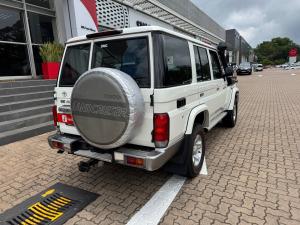 Toyota Land Cruiser 76 4.5D-4D V8 station wagon LX - Image 2