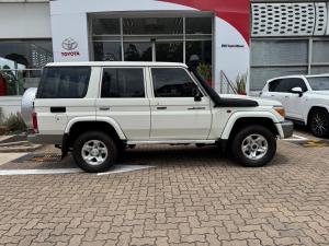 Toyota Land Cruiser 76 4.5D-4D V8 station wagon LX - Image 3