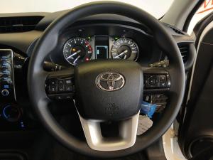 Toyota Hilux 2.4GD-6 single cab Raider manual - Image 8