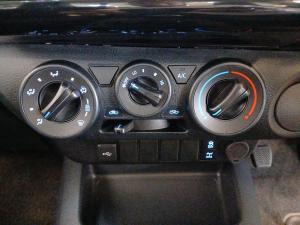 Toyota Hilux 2.4GD-6 single cab Raider manual - Image 15