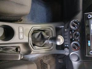 Toyota Hilux 2.4GD-6 single cab Raider manual - Image 11