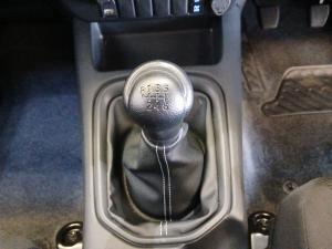 Toyota Hilux 2.4GD-6 single cab Raider manual - Image 12