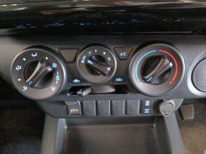 Toyota Hilux 2.4GD-6 single cab Raider manual - Image 15