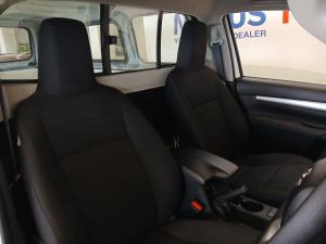 Toyota Hilux 2.4GD-6 single cab Raider manual - Image 16