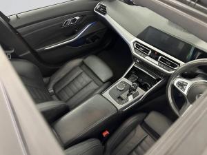 BMW 320i M Sport automatic - Image 6