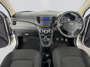 Hyundai i10 1.25 GLS/FLUID - Image 9