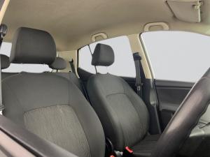 Hyundai i10 1.1 GLS/MOTION - Image 14