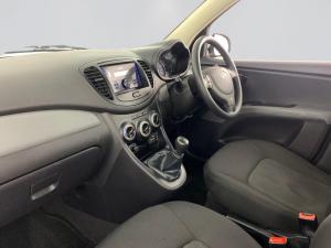 Hyundai i10 1.1 GLS/MOTION - Image 15