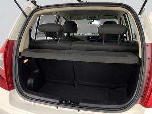 Hyundai i10 1.1 GLS/MOTION - Image 16