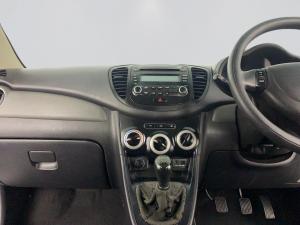 Hyundai i10 1.1 GLS/MOTION - Image 10