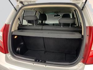 Hyundai i10 1.1 GLS/MOTION - Image 16