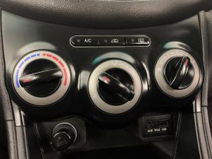 Hyundai i10 1.1 GLS/MOTION - Image 17