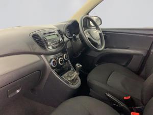 Hyundai i10 1.1 GLS/MOTION - Image 8