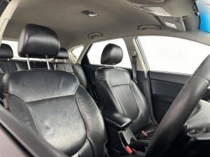 Kia Cerato 2.0 5-Door automatic - Image 14