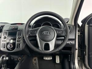 Kia Cerato 2.0 5-Door automatic - Image 9
