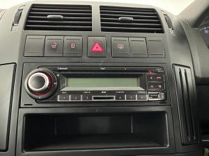 Volkswagen Polo Vivo 1.6 Trendline - Image 10