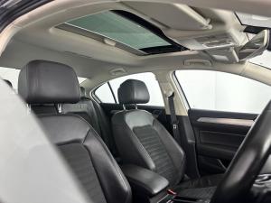 Volkswagen Passat 2.0 TSI R-LINE DSG - Image 19