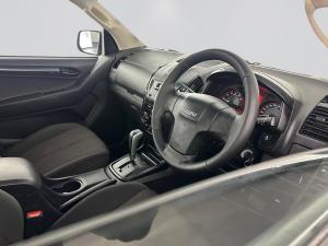 Isuzu D-MAX 250 HO HI-RIDE automatic D/C - Image 11