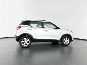 Mahindra XUV300 1.5D - Image 5