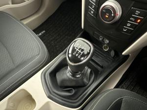 Mahindra XUV300 1.5D - Image 8