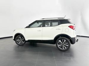 Mahindra XUV300 1.2T - Image 3