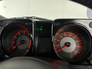 Suzuki Jimny 1.5 GLX - Image 12