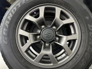 Suzuki Jimny 1.5 GLX - Image 17