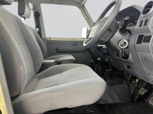 Toyota Land Cruiser 79 4.0PD/C - Image 14
