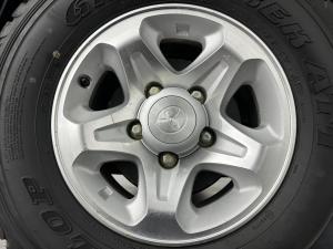 Toyota Land Cruiser 79 4.0PD/C - Image 16