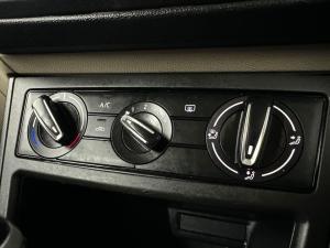 Volkswagen Polo 1.6 Tiptronic - Image 9