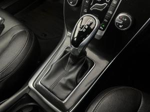 Volvo V40 D3 Momentum Geartronic - Image 12