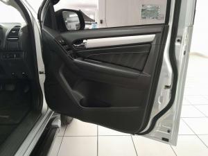 Isuzu MU-X 3.0D automatic - Image 15