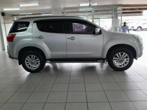 Isuzu MU-X 3.0D automatic - Image 7