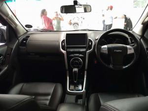 Isuzu MU-X 3.0D automatic - Image 8