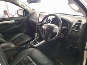 Isuzu MU-X 3.0D automatic - Image 9